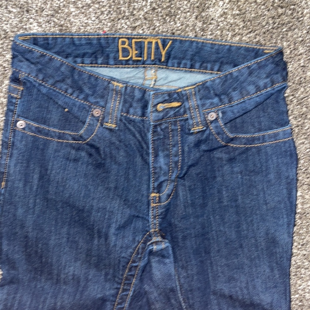 Kimes Ranch Betty - Picture 2 of 4